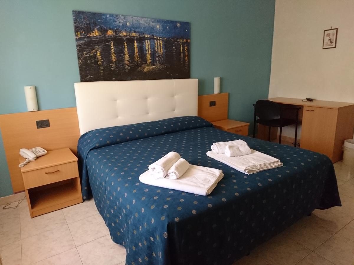 Hotel Il Riccio Порто-Чезарео Экстерьер фото